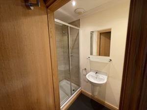 Shower room- click for photo gallery